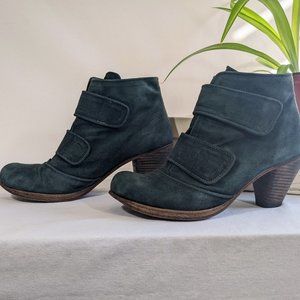 Pepe Monjo Designer Argila Ankle Booties in Blue Suede, Vintage | Size 7.5 or 38